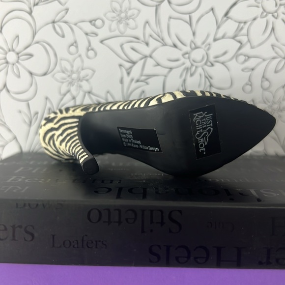 Just the Right Shoe “Serengeti” #25025 (1999) Zebra pattern Miniature - Picture 9 of 9